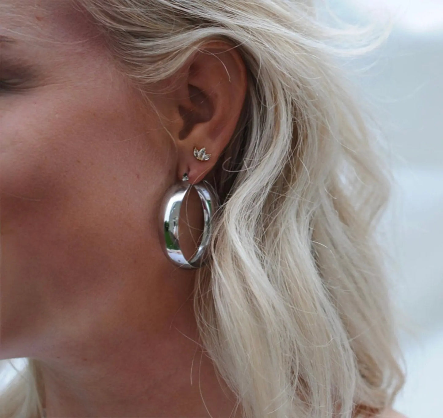 Big and thick hoop earrings Vibestella